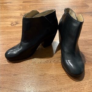 Latigo Sonoma Black, Slip-On Leather Boots Women's, sz. 7
